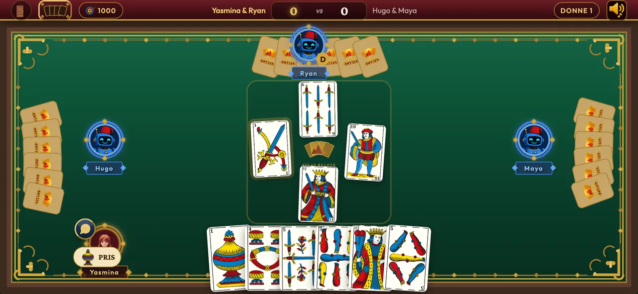Partie de Belote en ligne : quatre joueurs autour de la table, cartes espagnoles